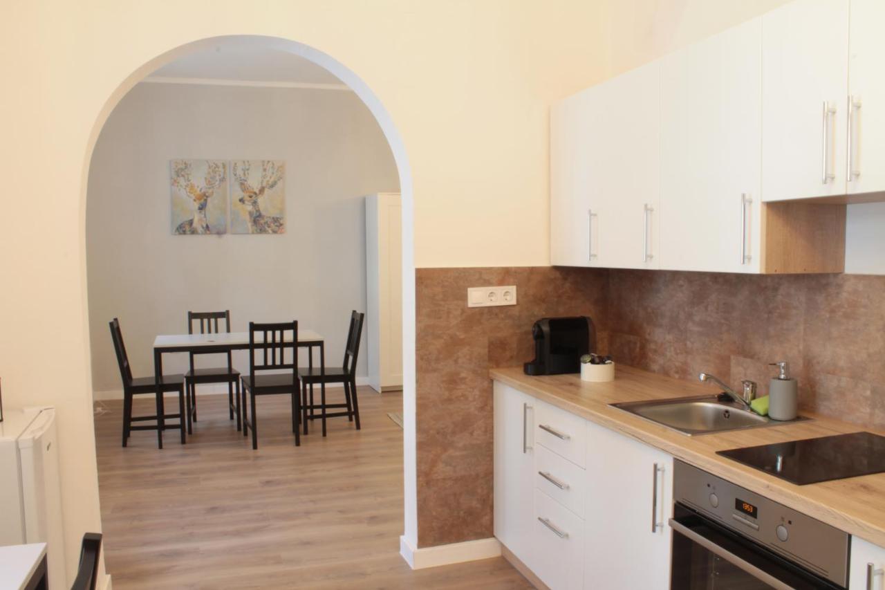 Zwinger Apartman ショプロン エクステリア 写真