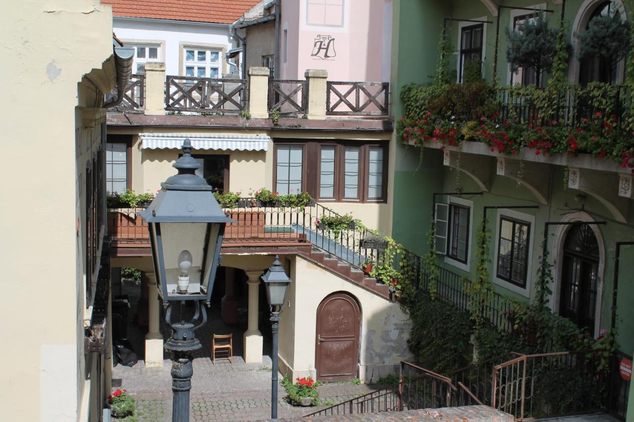 Zwinger Apartman ショプロン エクステリア 写真